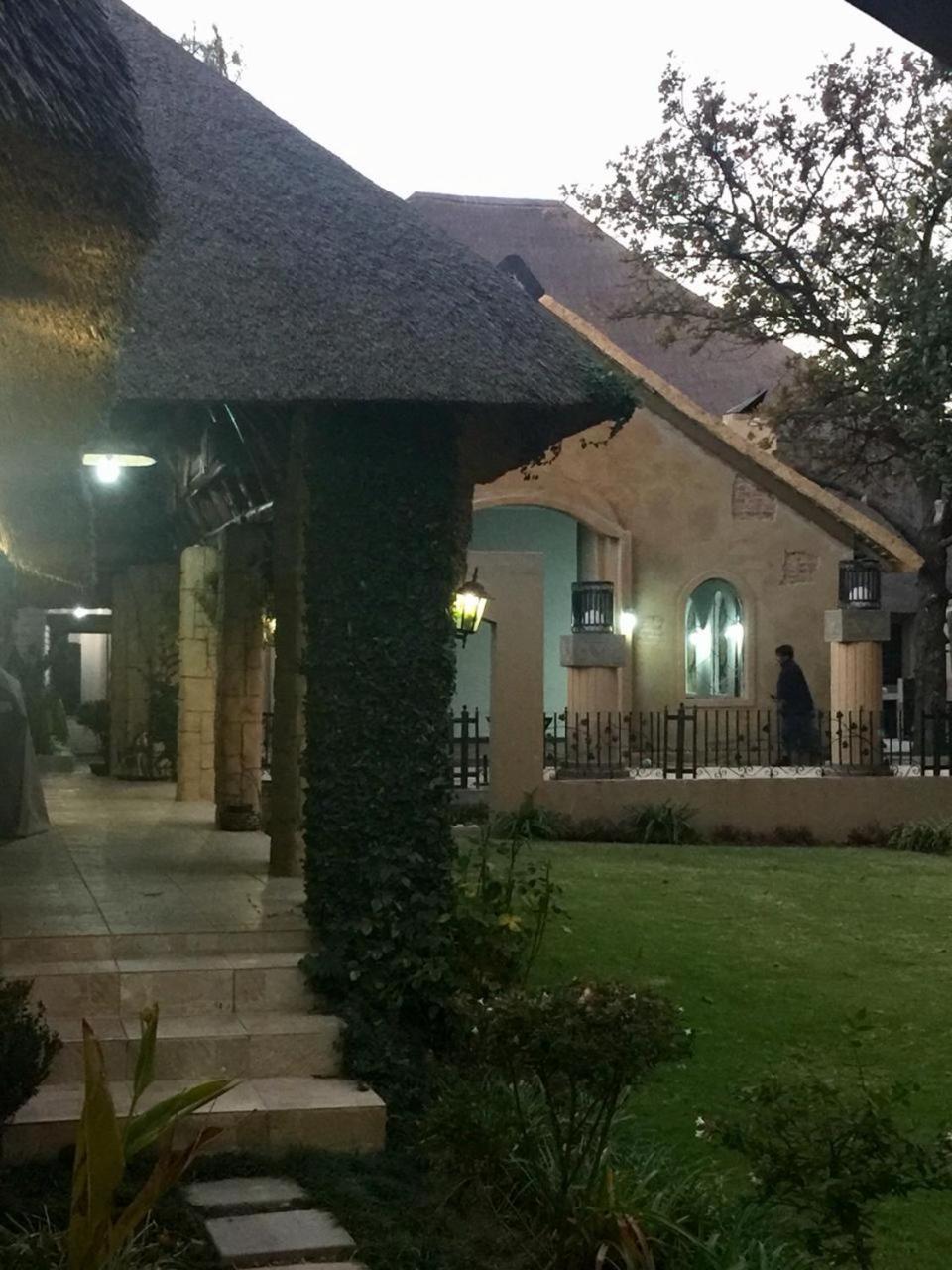 Hotel The Three Countries Estate à Benoni Extérieur photo