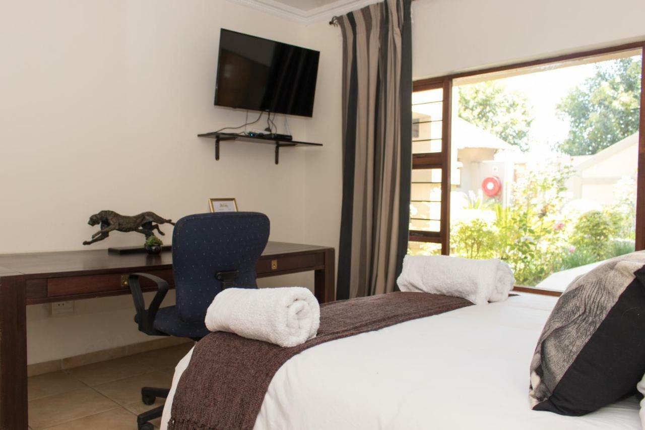 Hotel The Three Countries Estate à Benoni Extérieur photo
